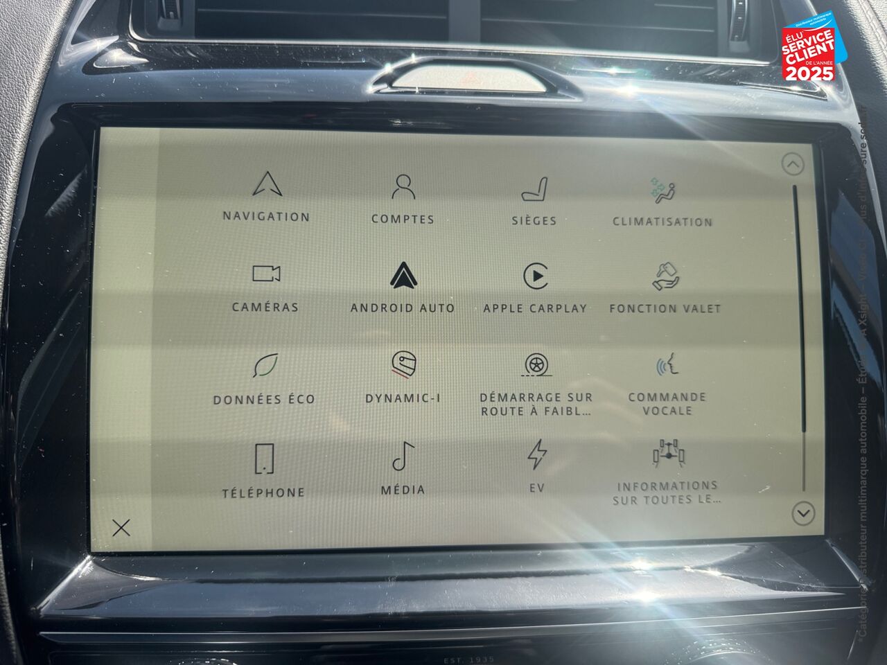 Véhicule d'occasion JAGUAR E-PACE P300E PHEV 309CH R-DYNAMIC HSE chez Renault Saint-Louis