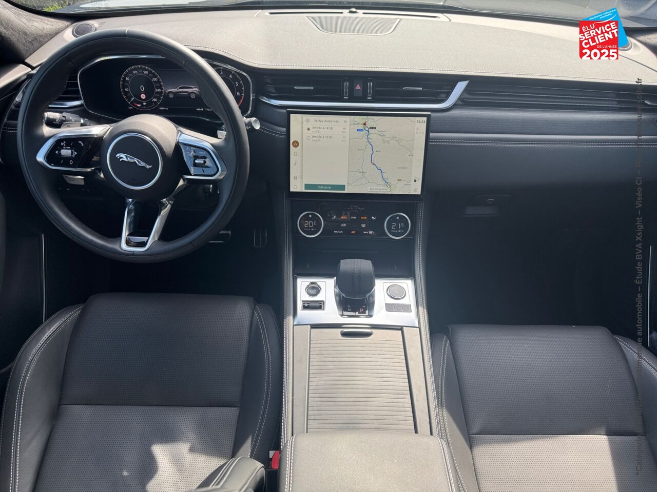 Véhicule d'occasion JAGUAR F-PACE P400E PLUG-IN-HYBRID R-DYNAMIC HSE BVA8 AWD chez BMW Pontarlier