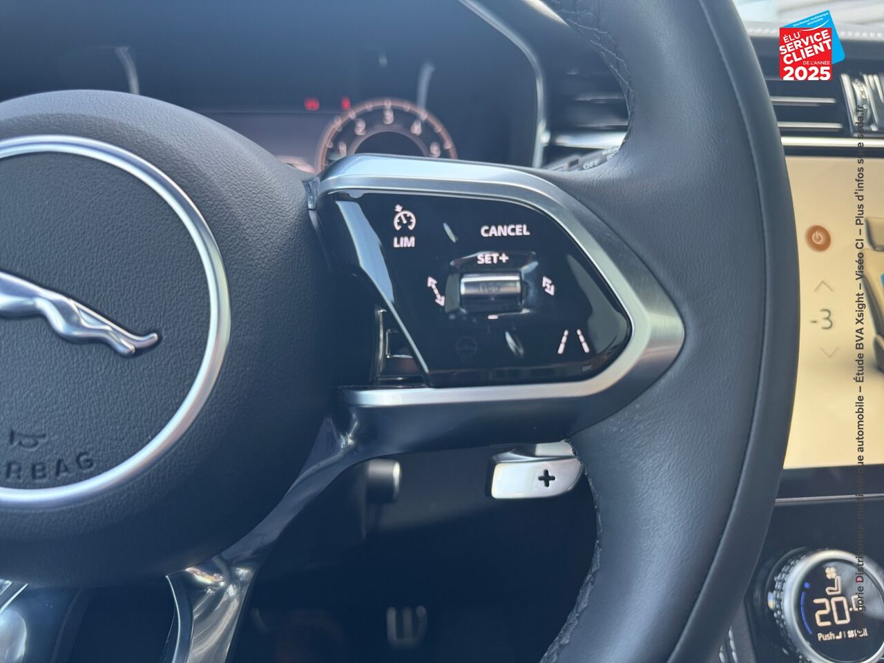 Véhicule d'occasion JAGUAR F-PACE P400E PLUG-IN-HYBRID R-DYNAMIC HSE BVA8 AWD chez BMW Pontarlier