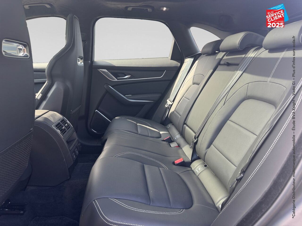 Véhicule d'occasion JAGUAR F-PACE P400E PLUG-IN-HYBRID R-DYNAMIC HSE BVA8 AWD chez BMW Pontarlier