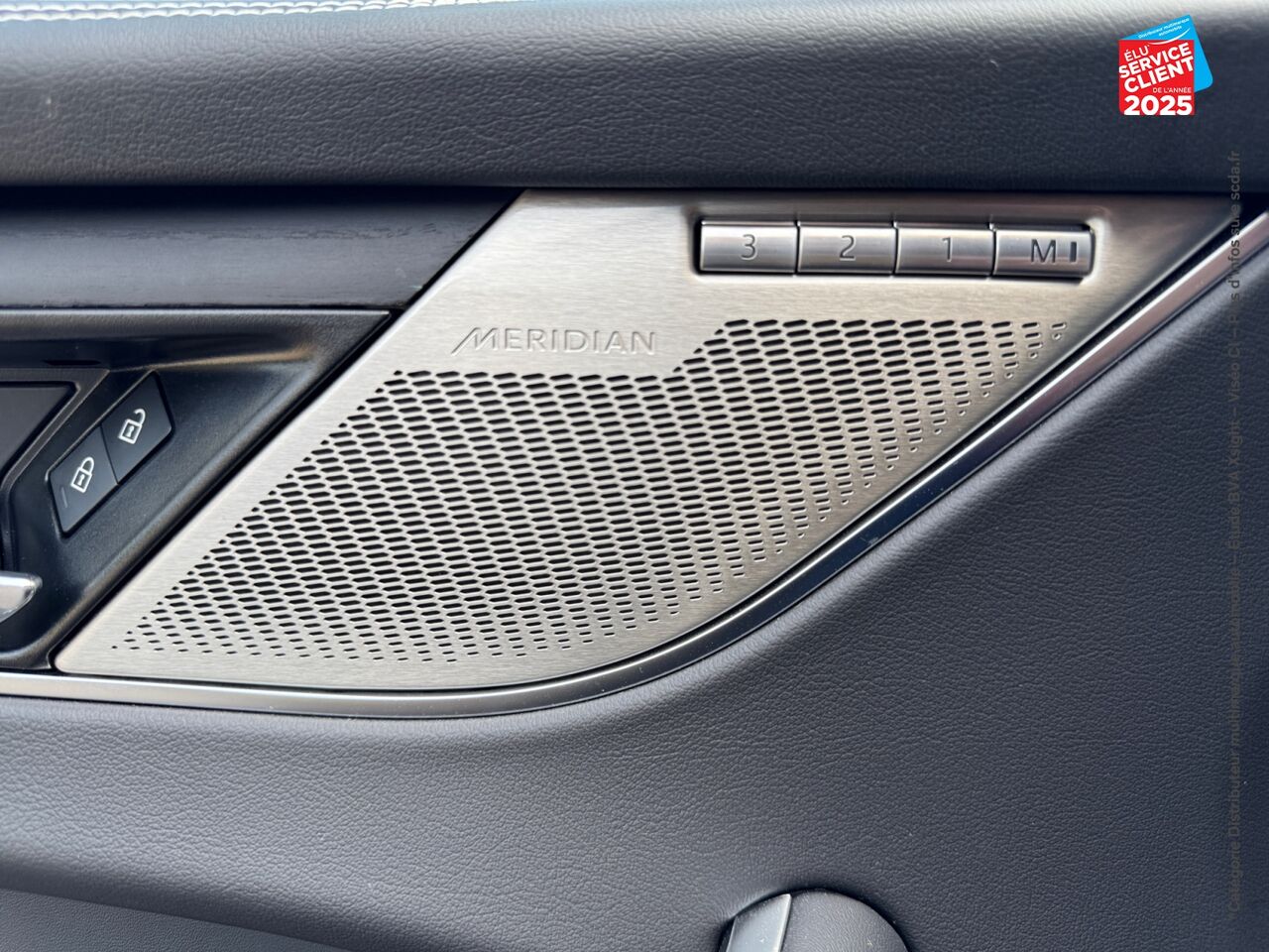 Véhicule d'occasion JAGUAR F-PACE P400E PLUG-IN-HYBRID R-DYNAMIC HSE BVA8 AWD chez BMW Pontarlier