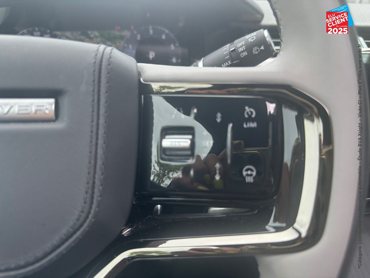 Véhicule d'occasion LAND-ROVER RANGE ROVER VELAR 2.0 P400E 404CH PHEV DYNAMIC HSE AWD BVA chez Renault Saint-Louis