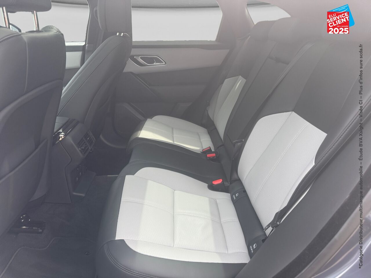 Véhicule d'occasion LAND-ROVER RANGE ROVER VELAR 2.0 P400E 404CH PHEV DYNAMIC HSE AWD BVA chez Renault Saint-Louis