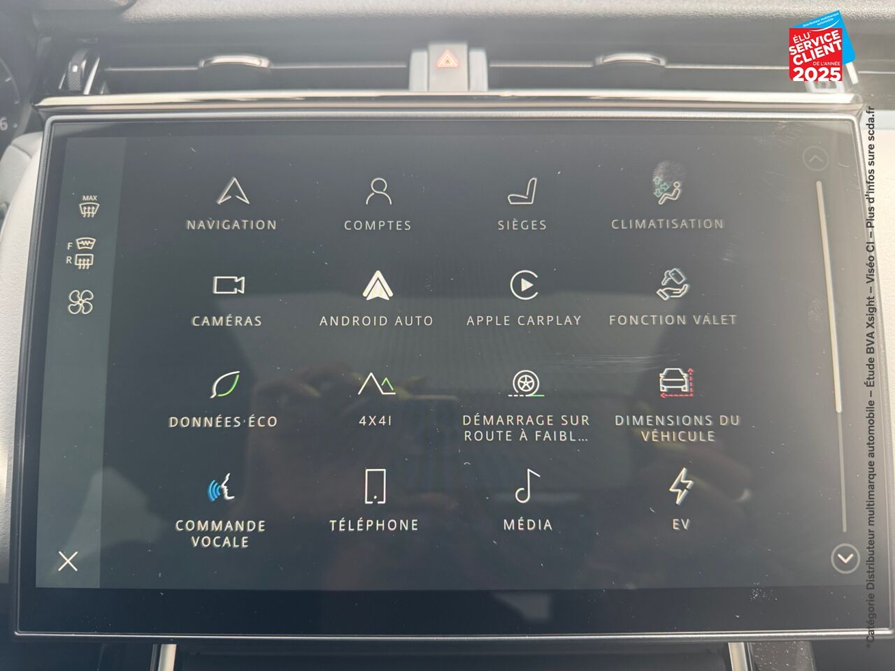 Véhicule d'occasion LAND-ROVER RANGE ROVER VELAR 2.0 P400E 404CH PHEV DYNAMIC HSE AWD BVA chez Renault Saint-Louis