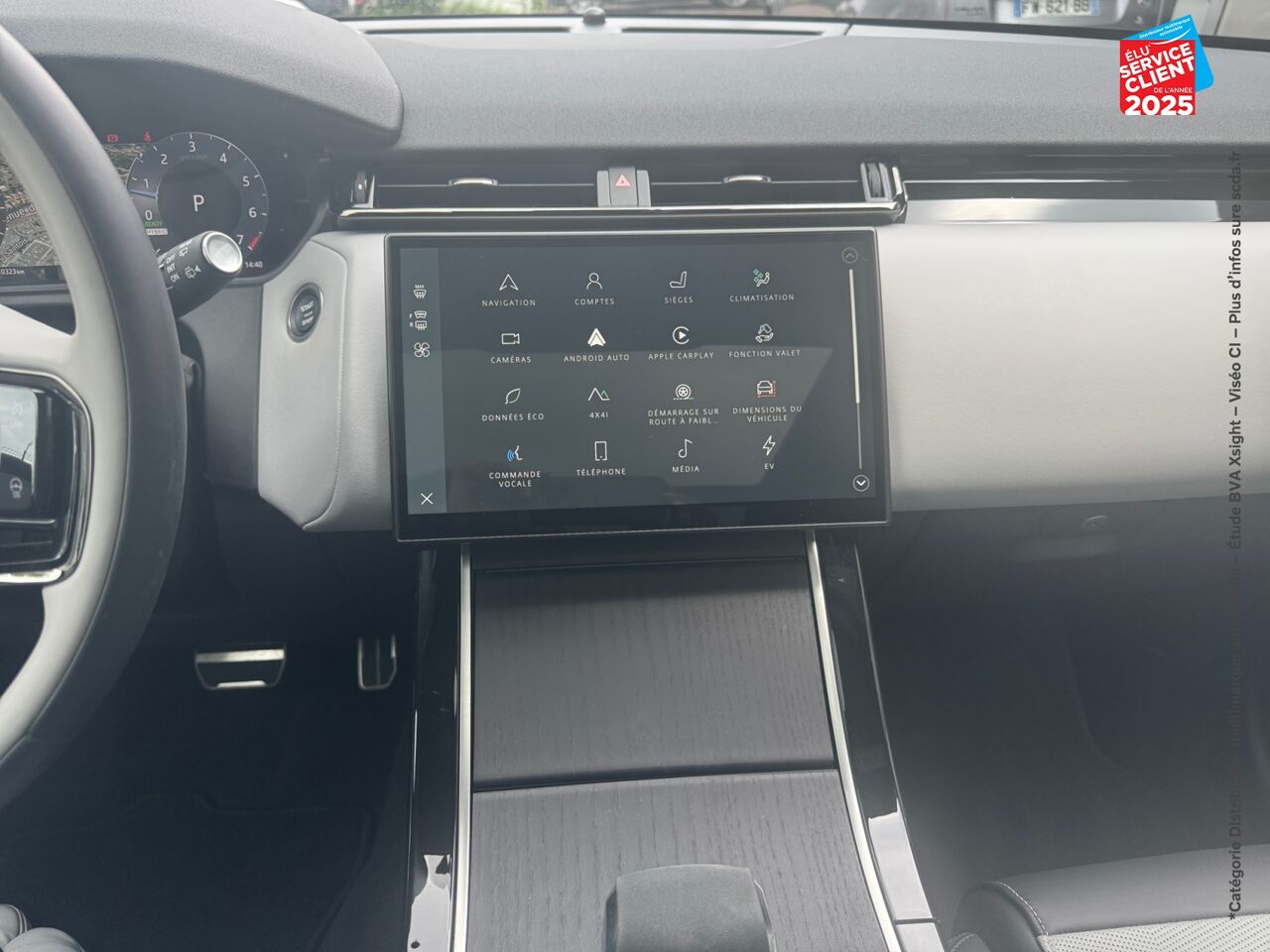 Véhicule d'occasion LAND-ROVER RANGE ROVER VELAR 2.0 P400E 404CH PHEV DYNAMIC HSE AWD BVA chez Renault Saint-Louis
