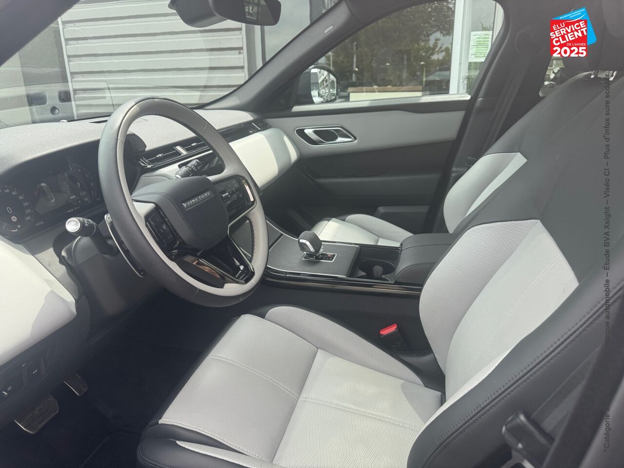 Véhicule d'occasion LAND-ROVER RANGE ROVER VELAR 2.0 P400E 404CH PHEV DYNAMIC HSE AWD BVA chez Renault Saint-Louis