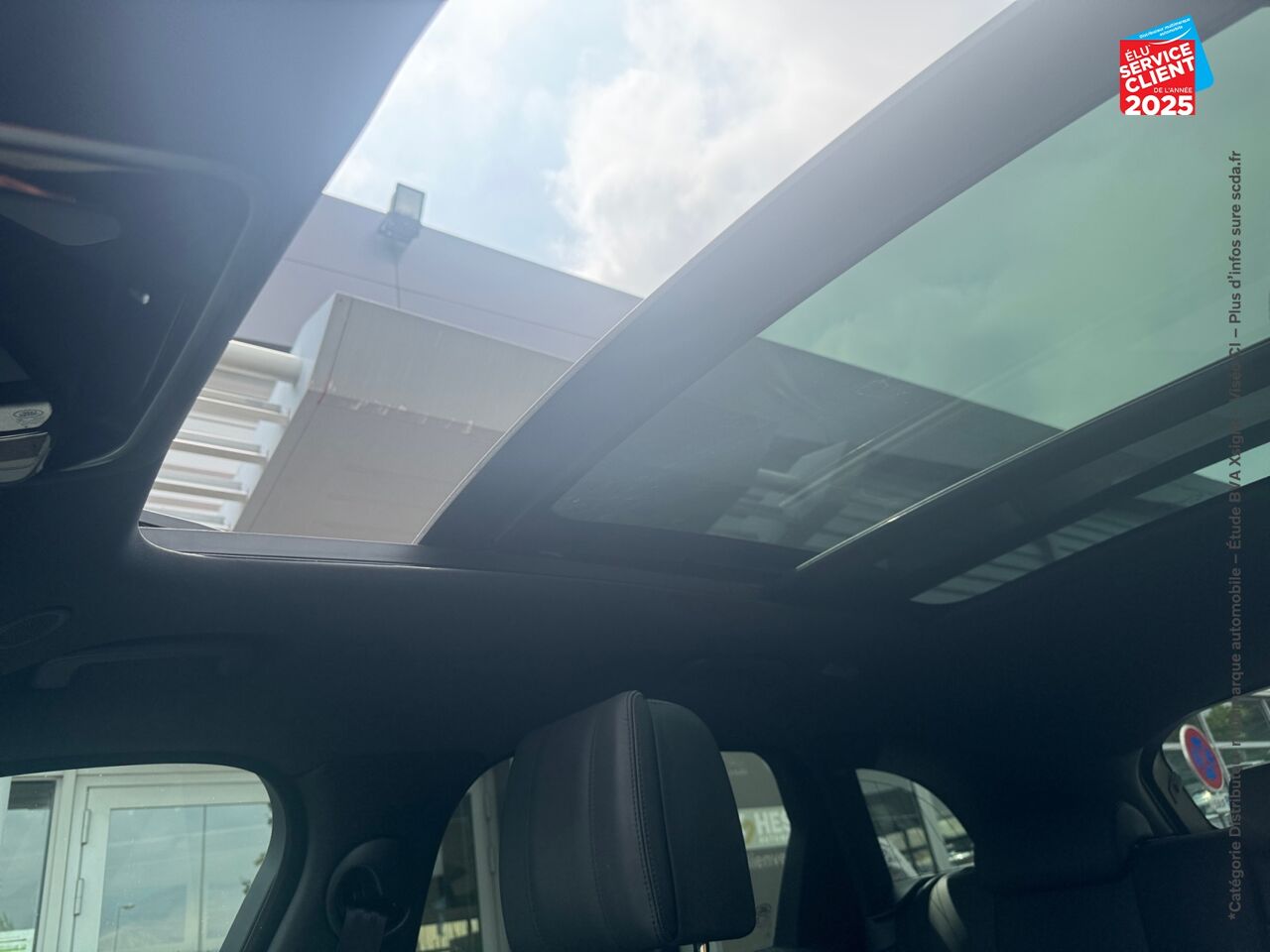 Véhicule d'occasion LAND-ROVER RANGE ROVER VELAR 2.0 P400E 404CH PHEV DYNAMIC HSE AWD BVA chez Renault Saint-Louis