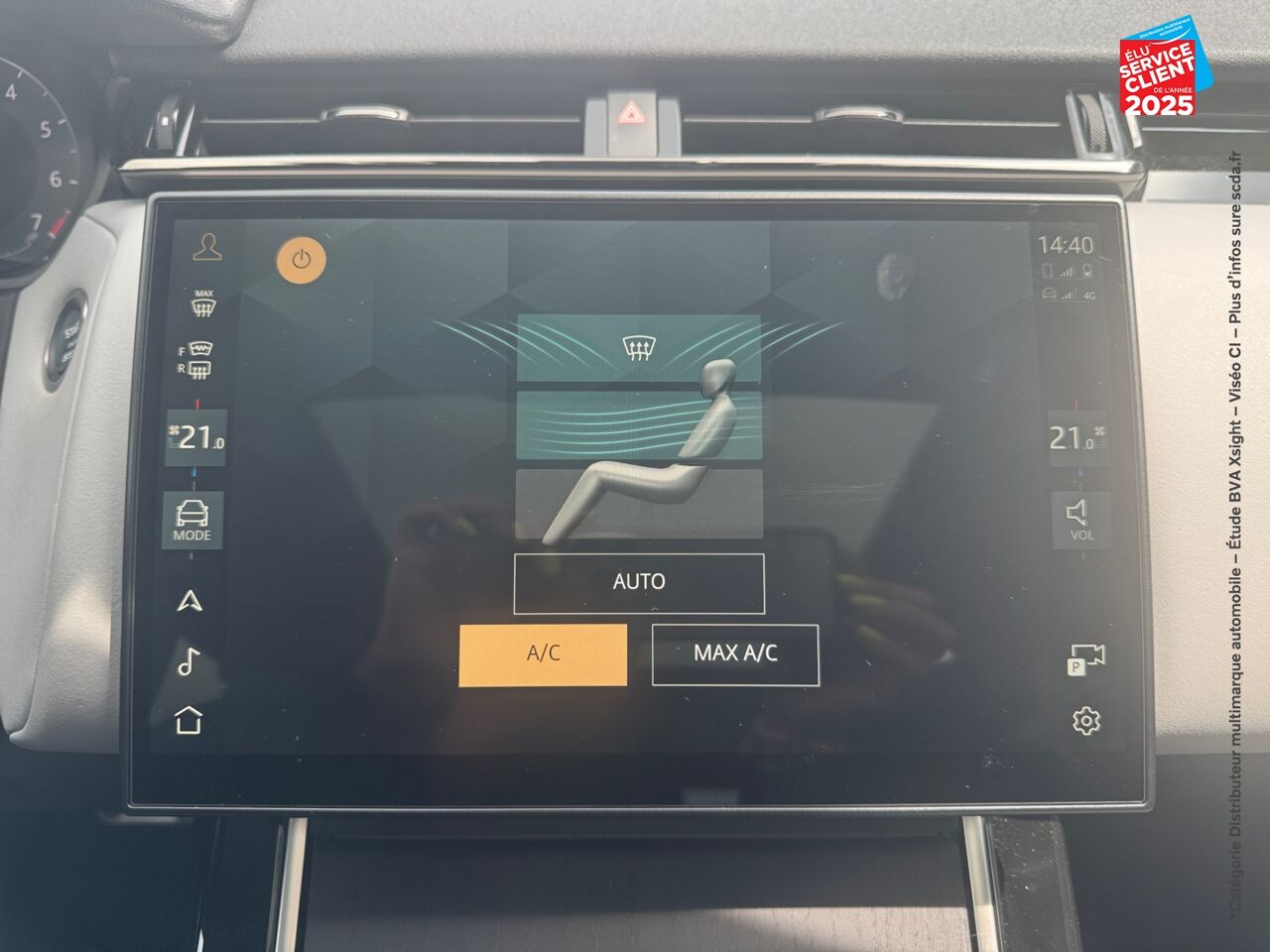 Véhicule d'occasion LAND-ROVER RANGE ROVER VELAR 2.0 P400E 404CH PHEV DYNAMIC HSE AWD BVA chez Renault Saint-Louis