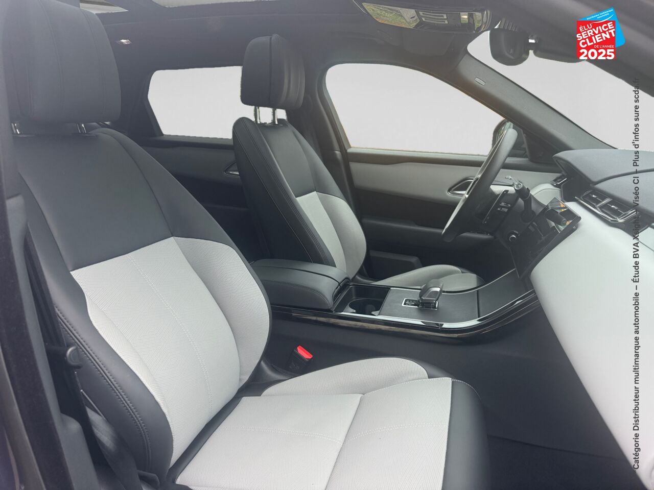 Véhicule d'occasion LAND-ROVER RANGE ROVER VELAR 2.0 P400E 404CH PHEV DYNAMIC HSE AWD BVA chez Renault Saint-Louis