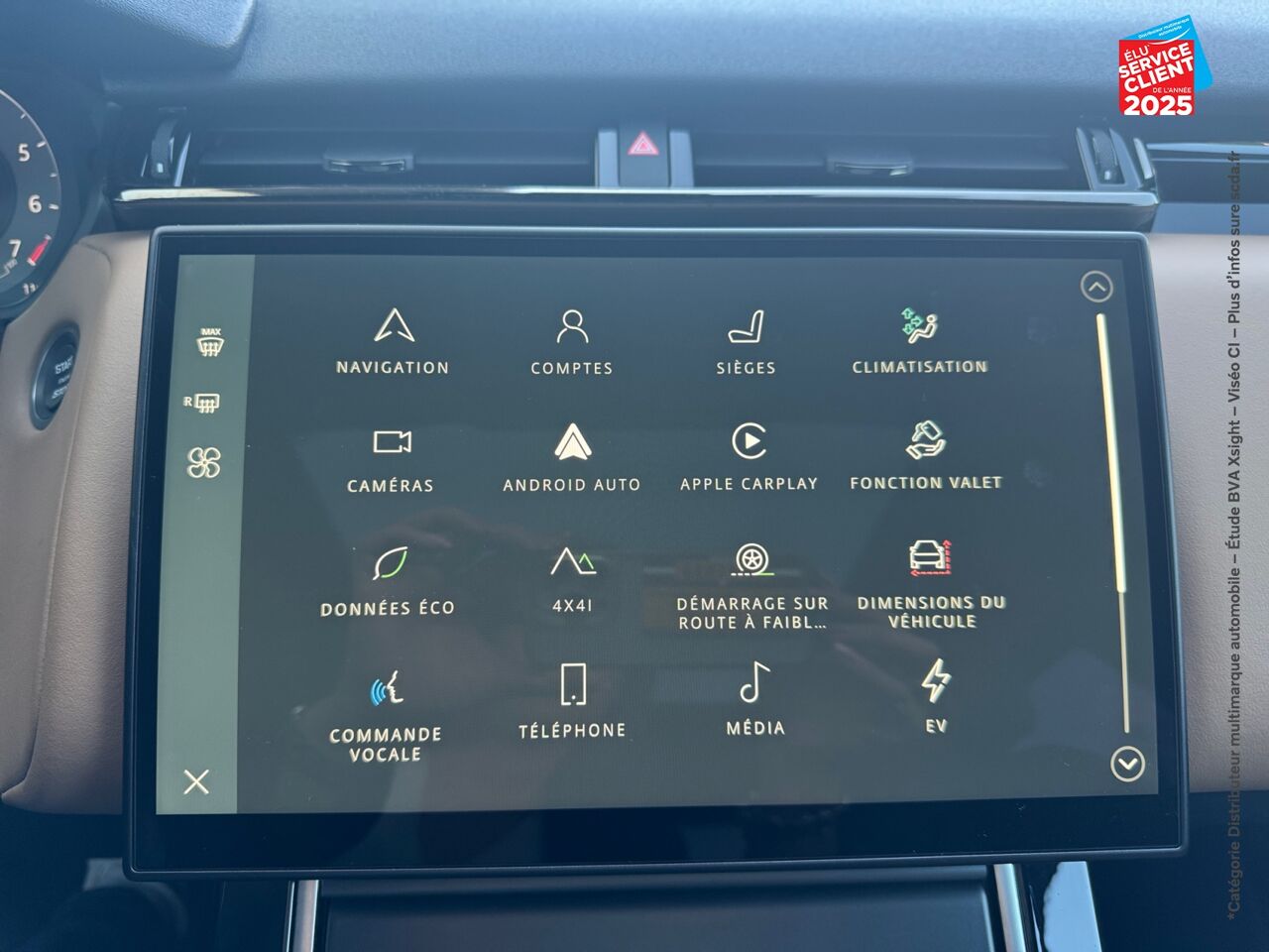 Véhicule d'occasion LAND-ROVER RANGE ROVER VELAR 2.0 P400E 404CH PHEV R-DYNAMIC HSE AWD BVA chez Renault Sélestat