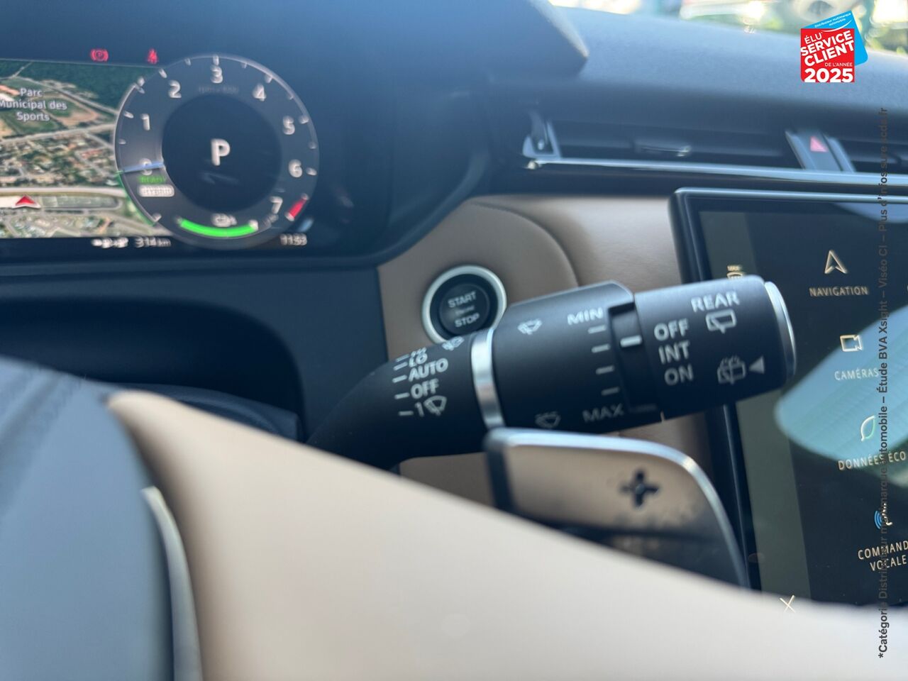 Véhicule d'occasion LAND-ROVER RANGE ROVER VELAR 2.0 P400E 404CH PHEV R-DYNAMIC HSE AWD BVA chez Renault Sélestat