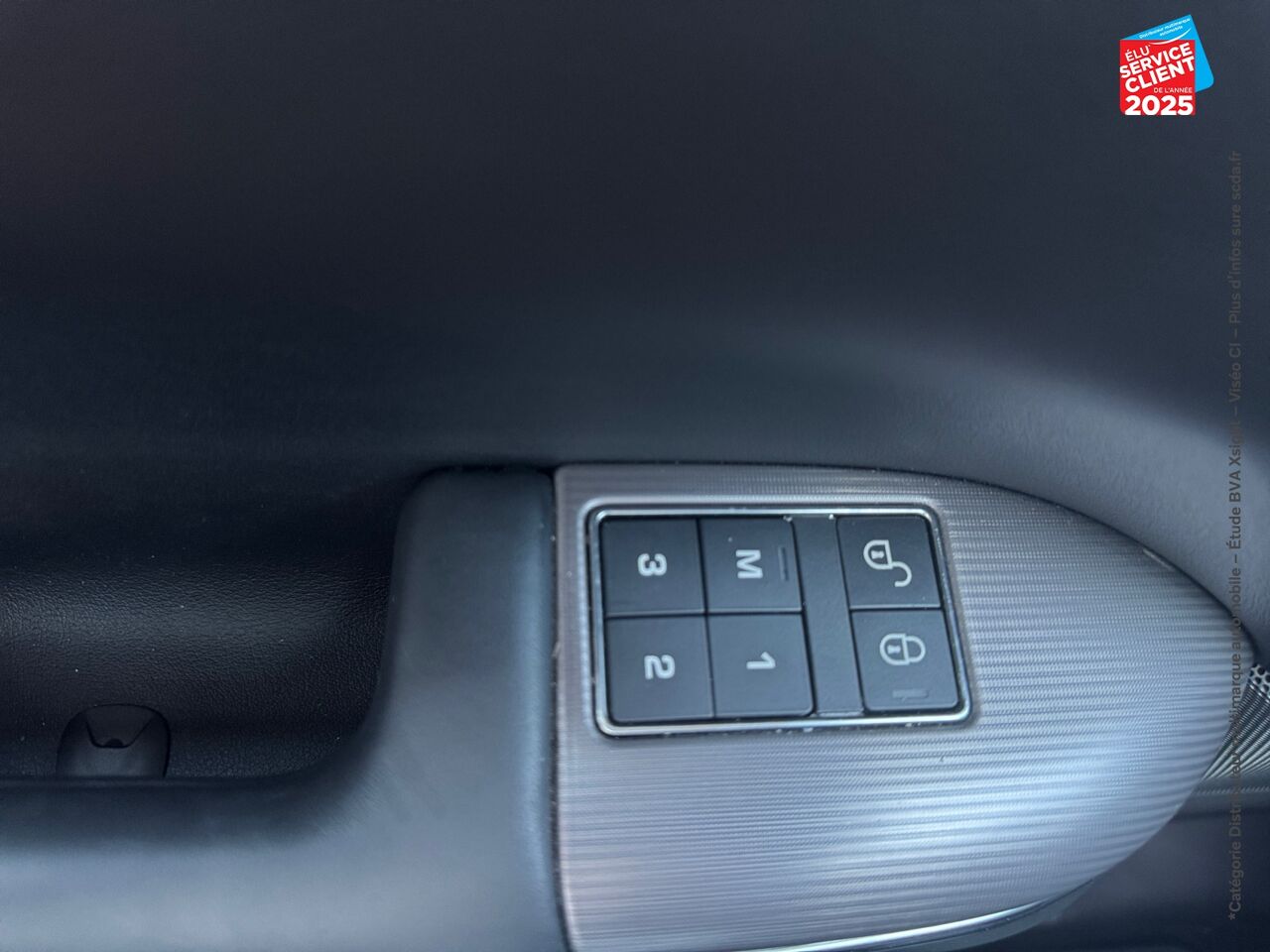 Véhicule d'occasion LAND-ROVER RANGE ROVER SPORT 2.0 P400E 404CH HSE MARK VII TOUVRANT SIEGES CHAUF/CUIR GPS CAMERA MERIDIAN chez Land Rover Strasbourg