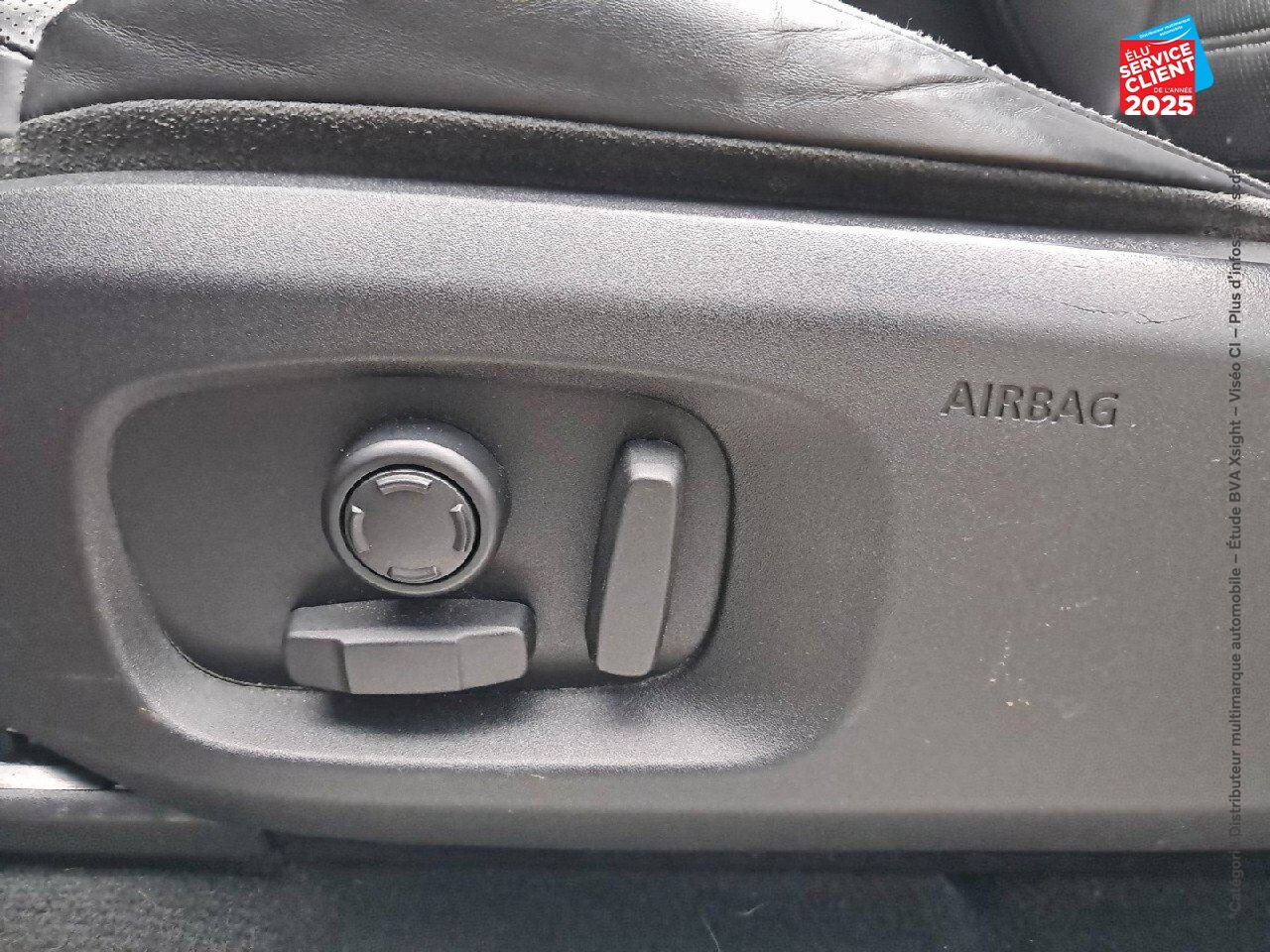 Véhicule d'occasion LAND-ROVER RANGE EVOQUE CAB 2.0 TD4 180 HSE DYNAMIC BVA MARK IV SIEGES CHAUF/CUIR GPS CAMERA MERIDIAN chez BMW Besançon