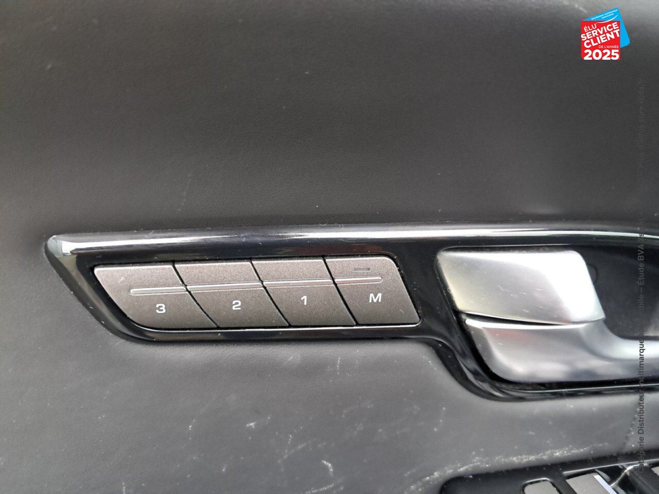 Véhicule d'occasion LAND-ROVER RANGE EVOQUE CAB 2.0 TD4 180 HSE DYNAMIC BVA MARK IV SIEGES CHAUF/CUIR GPS CAMERA MERIDIAN chez BMW Besançon