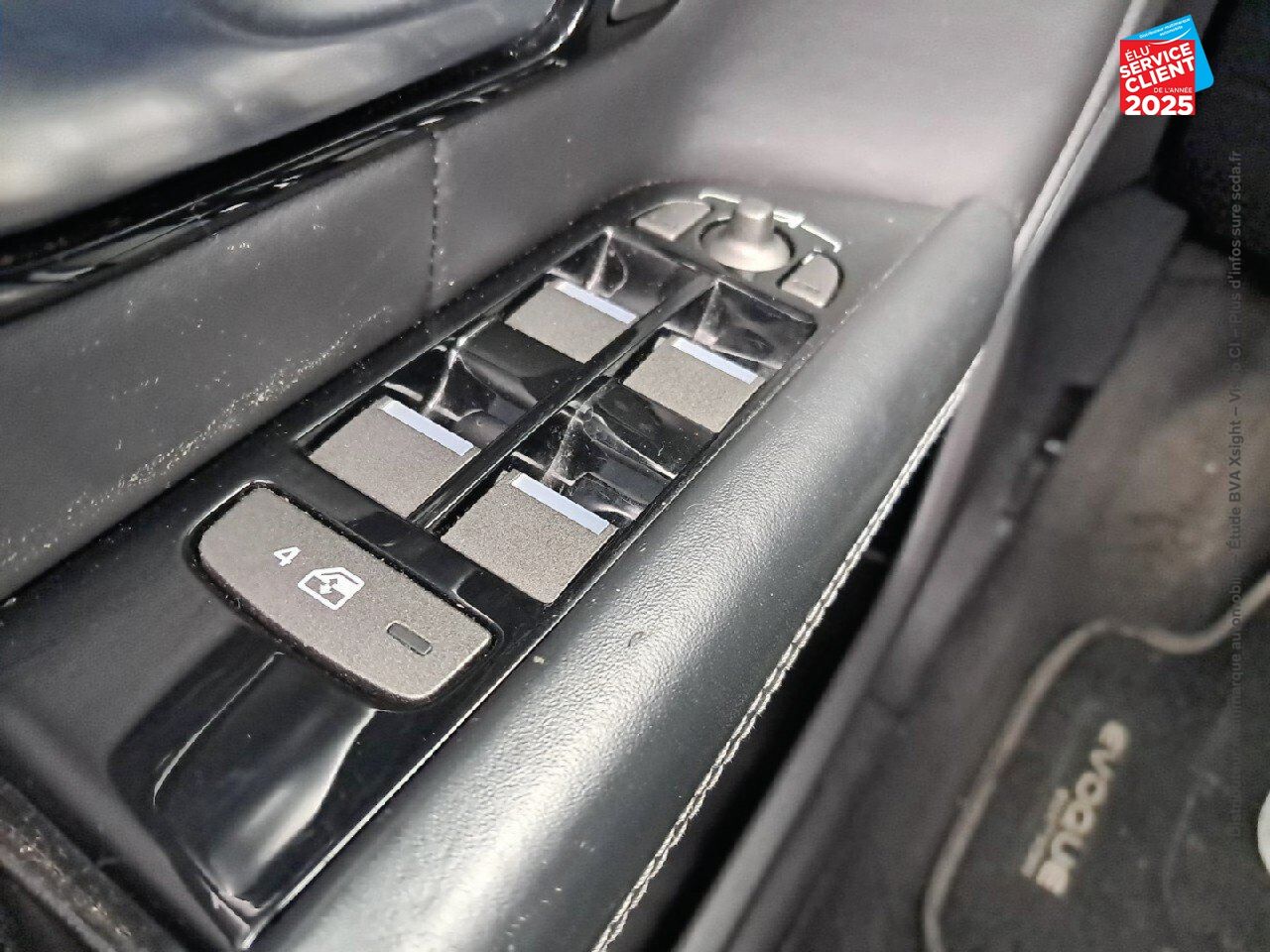 Véhicule d'occasion LAND-ROVER RANGE EVOQUE CAB 2.0 TD4 180 HSE DYNAMIC BVA MARK IV SIEGES CHAUF/CUIR GPS CAMERA MERIDIAN chez BMW Besançon