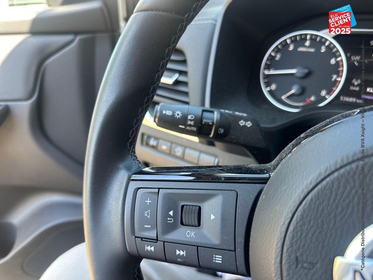 Véhicule d'occasion NISSAN QASHQAI 1.3 MILD HYBRID 140CH BUSINESS EDITION CAM360 chez Nissan Qashqai occasion