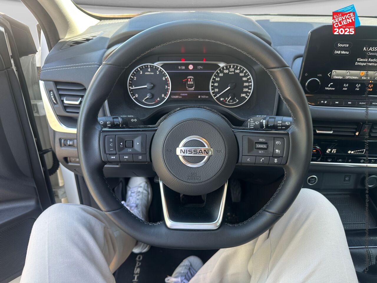 Véhicule d'occasion NISSAN QASHQAI 1.3 MILD HYBRID 140CH BUSINESS EDITION CAM360 chez Nissan Qashqai occasion