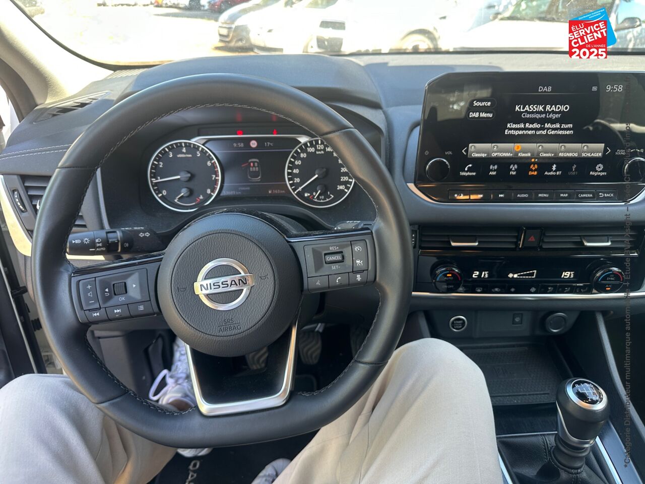 Véhicule d'occasion NISSAN QASHQAI 1.3 MILD HYBRID 140CH BUSINESS EDITION CAM360 chez Nissan Qashqai occasion