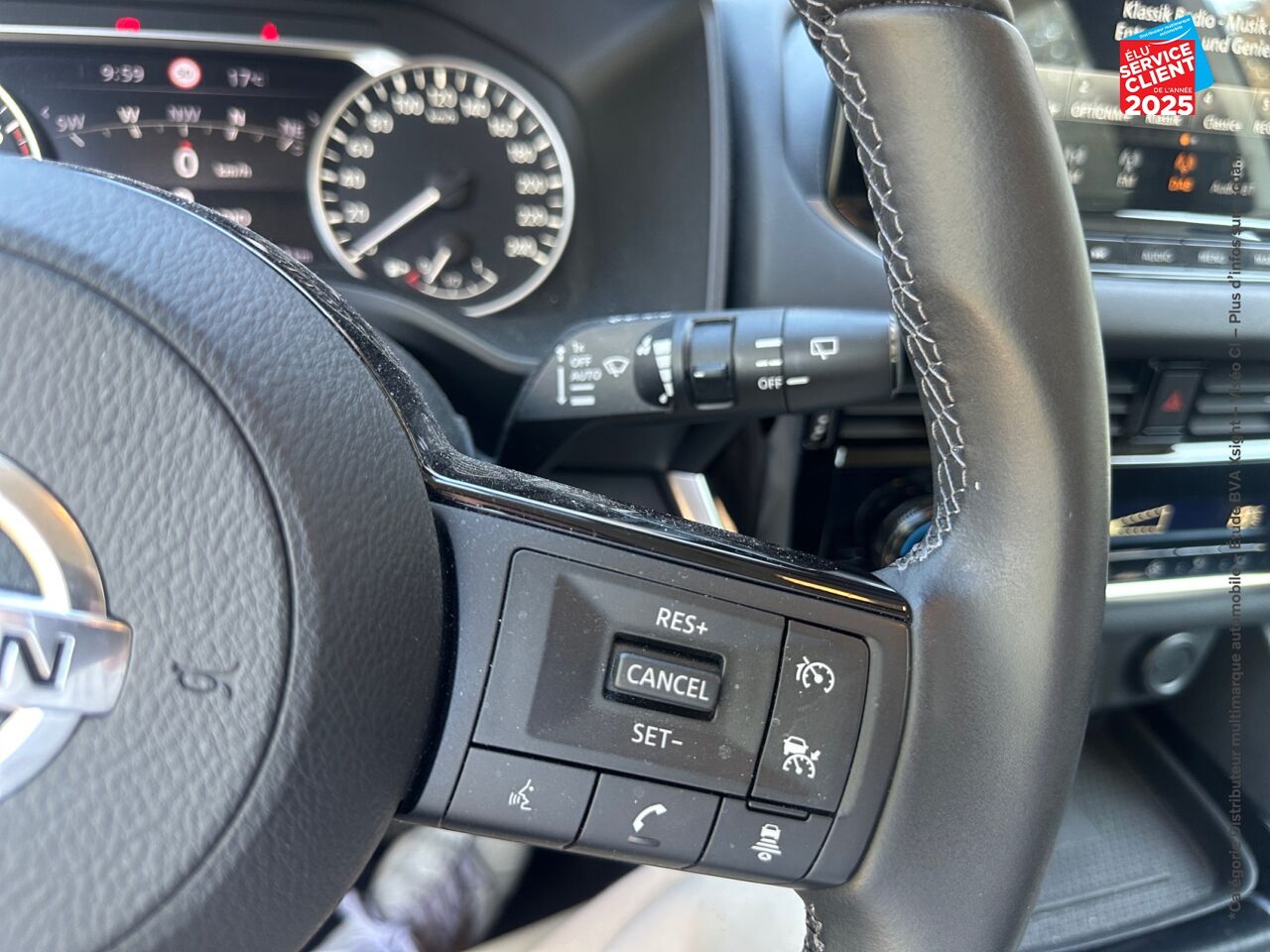 Véhicule d'occasion NISSAN QASHQAI 1.3 MILD HYBRID 140CH BUSINESS EDITION CAM360 chez Nissan Qashqai occasion