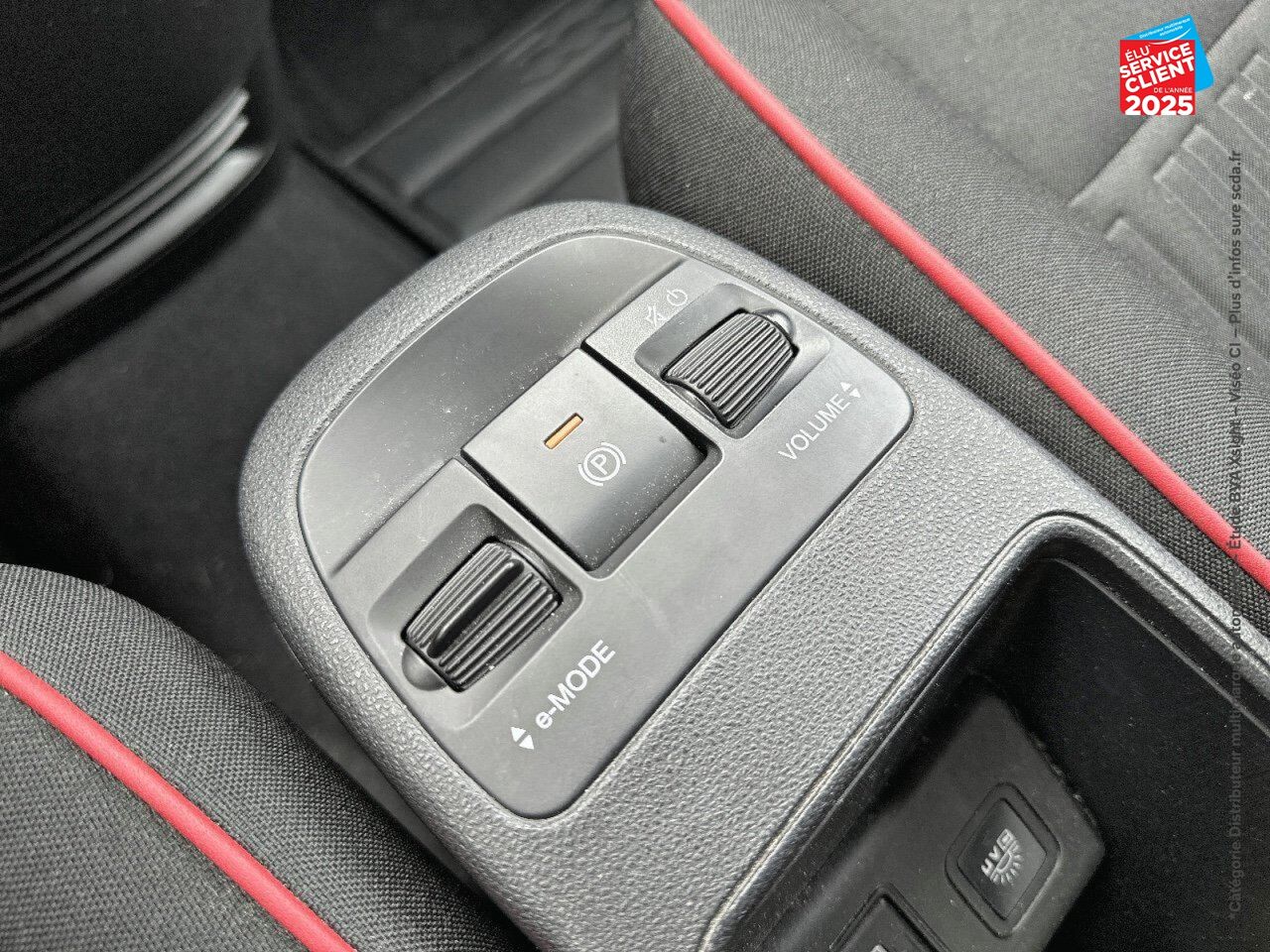 Véhicule d'occasion FIAT 500C E 95CH RED GPS CAMERA chez Opel Bar le Duc