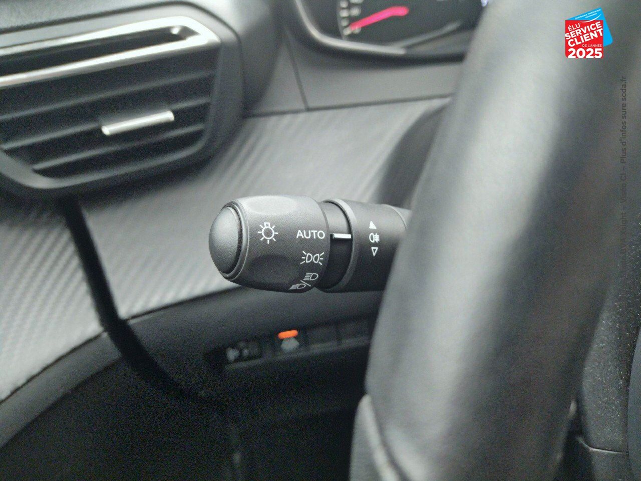 Véhicule d'occasion PEUGEOT 208 AFFAIRE 1.5 BLUEHDI 100 PREMIUM PACK chez Toyota Saint Dizier