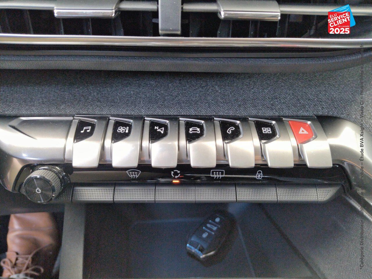 Véhicule d'occasion PEUGEOT 3008 1.6 PURETECH 180CH E6.C CROSSWAY S/S EAT8 GPS CAMERA chez Opel Verdun