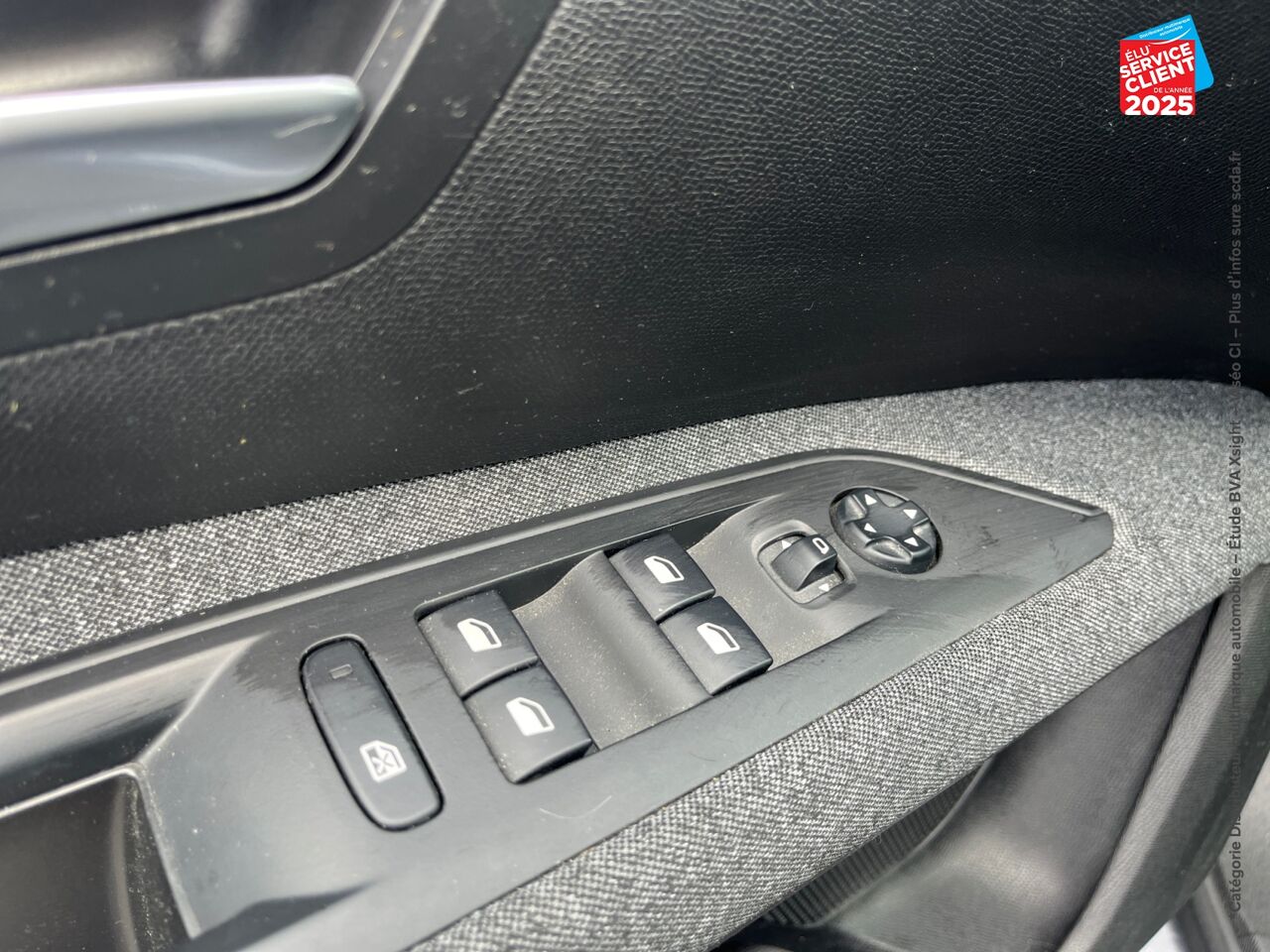 Véhicule d'occasion PEUGEOT 5008 1.2 PURETECH 130CH SS ACTIVE chez Hyundai Epernay