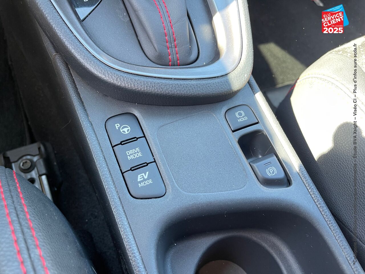 Véhicule d'occasion TOYOTA YARIS CROSS 116H GR SPORT MY22 SIEGES CHAUF GPS CAMERA HUD chez Toyota Sarreguemines
