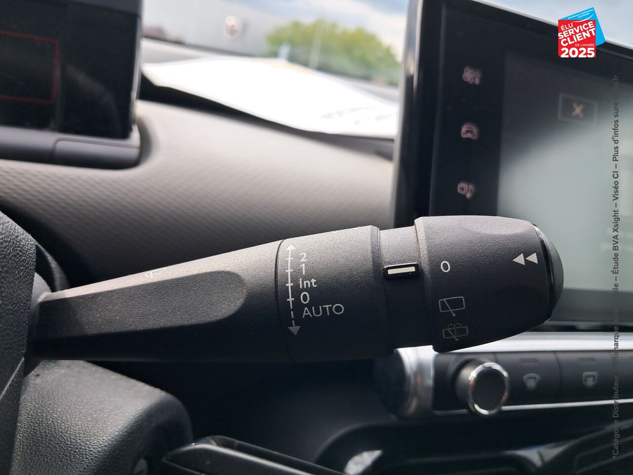 Véhicule d'occasion CITROEN C4 CACTUS PURETECH 110 SHINE SS chez Hyundai Reims