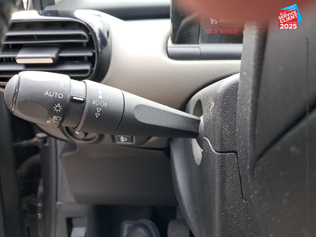 Véhicule d'occasion CITROEN C4 CACTUS PURETECH 110 SHINE SS chez Hyundai Reims