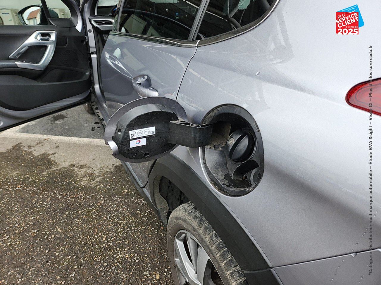 Véhicule d'occasion PEUGEOT 2008 1.2 PURETECH 130CH E6.C CROSSWAY SS EAT6 6CV chez Toyota Verdun