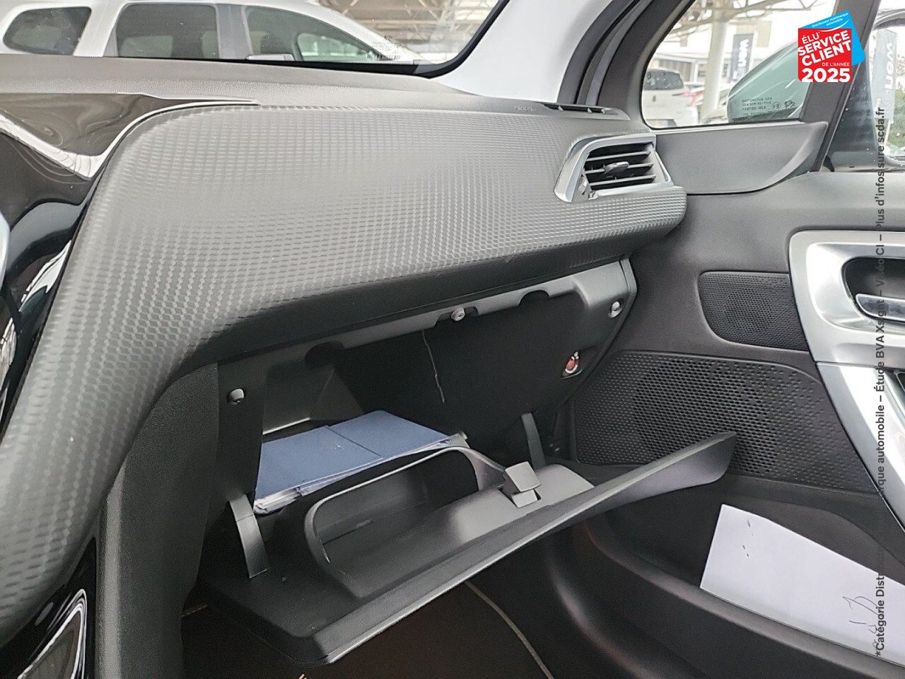 Véhicule d'occasion PEUGEOT 2008 1.2 PURETECH 130CH E6.C CROSSWAY SS EAT6 6CV chez Toyota Verdun