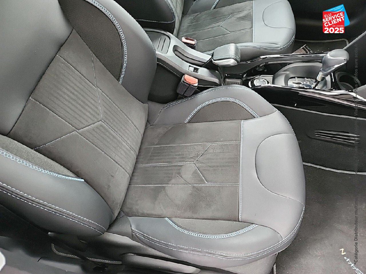 Véhicule d'occasion PEUGEOT 2008 1.2 PURETECH 130CH E6.C CROSSWAY SS EAT6 6CV chez Toyota Verdun