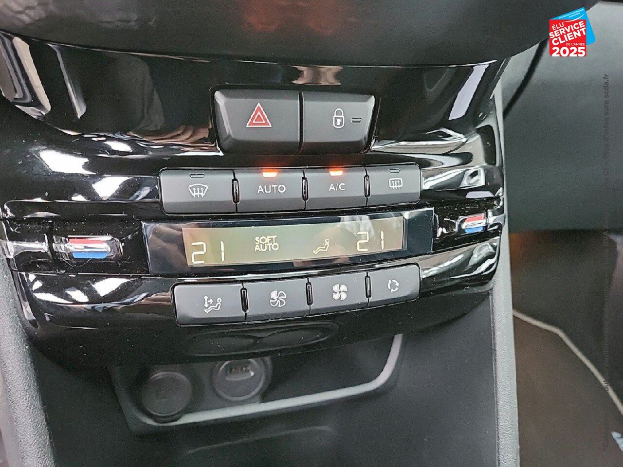 Véhicule d'occasion PEUGEOT 2008 1.2 PURETECH 130CH E6.C CROSSWAY SS EAT6 6CV chez Toyota Verdun
