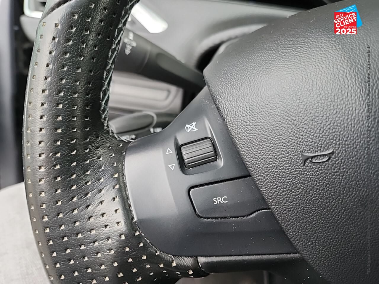 Véhicule d'occasion PEUGEOT 2008 1.2 PURETECH 130CH E6.C CROSSWAY SS EAT6 6CV chez Toyota Verdun