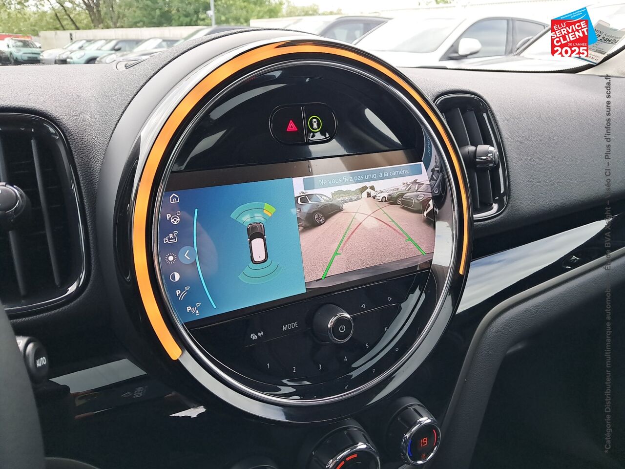 Véhicule d'occasion MINI COUNTRYMAN COOPER 136CH EDITION PREMIUM PLUS BVA7 TOUVRANT SIEGE CHAUF CAMERA GPS chez MINI Lons-Le-Saunier