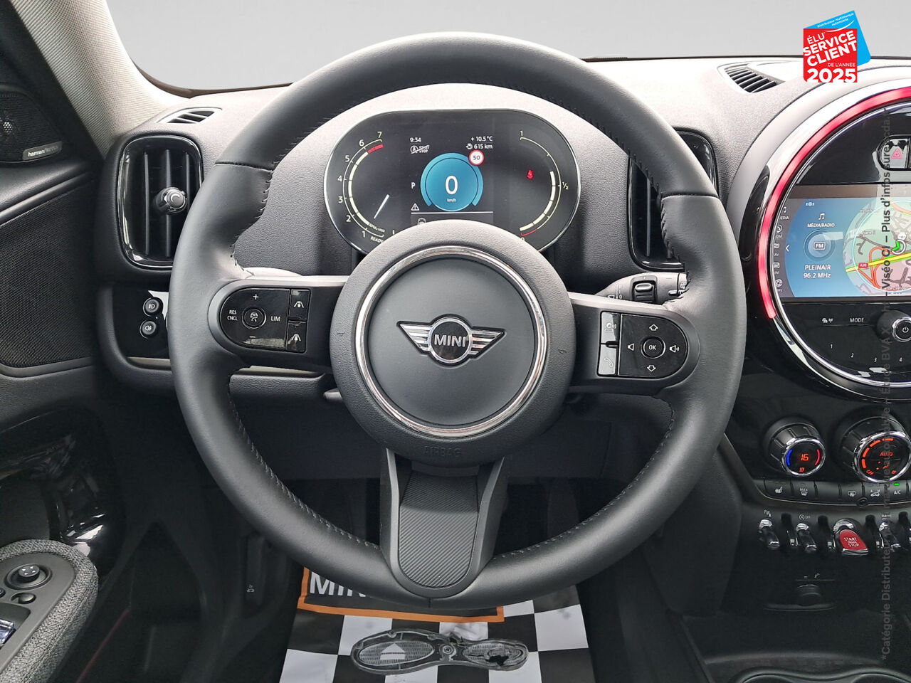 Véhicule d'occasion MINI COUNTRYMAN COOPER 136CH EDITION PREMIUM PLUS BVA7 TOUVRANT SIEGE CHAUF CAMERA GPS chez MINI Lons-Le-Saunier