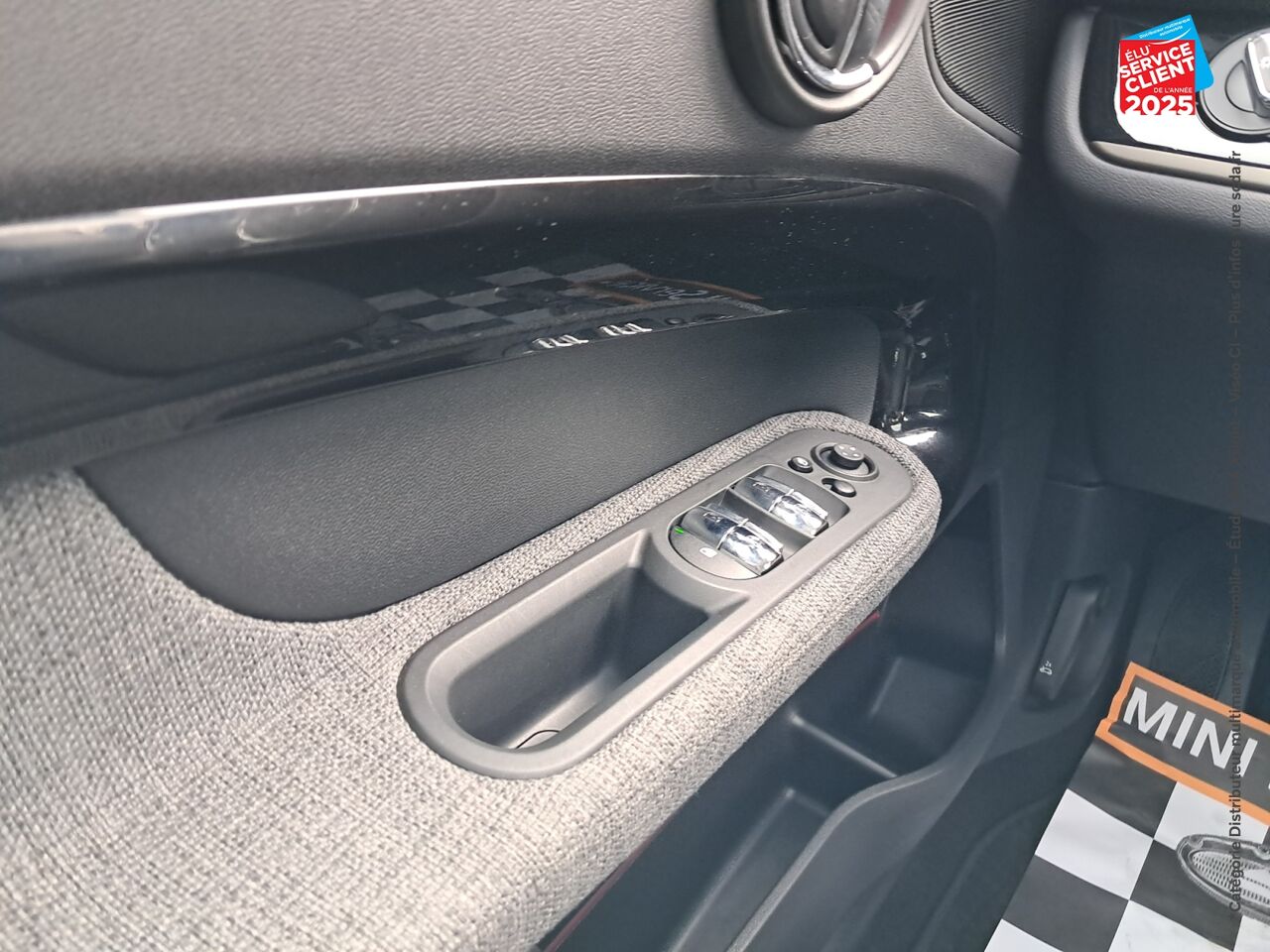 Véhicule d'occasion MINI COUNTRYMAN COOPER 136CH EDITION PREMIUM PLUS BVA7 TOUVRANT SIEGE CHAUF CAMERA GPS chez MINI Lons-Le-Saunier