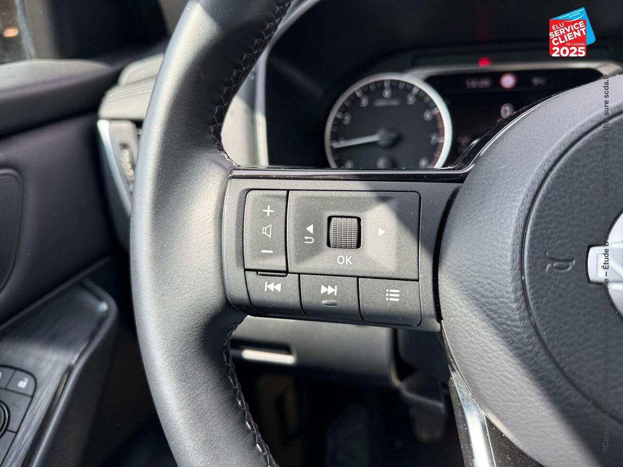 Véhicule d'occasion NISSAN QASHQAI 1.3 MILD HYBRID 140CH BUSINESS EDITION CAMERA chez Nissan Qashqai occasion