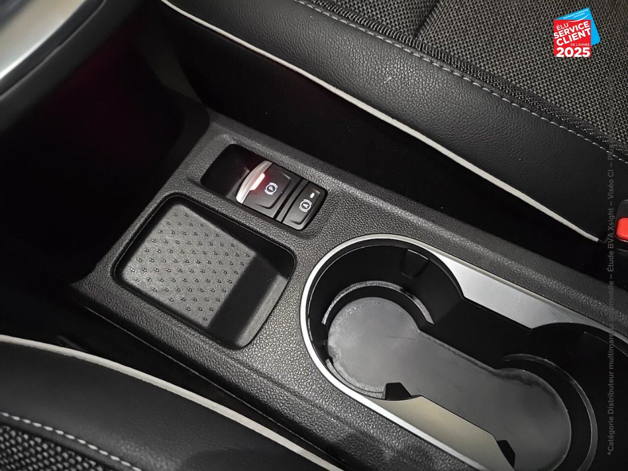Véhicule d'occasion RENAULT CAPTUR 1.3 TCE 130CH FAP INTENS EDC chez Opel Bar le Duc