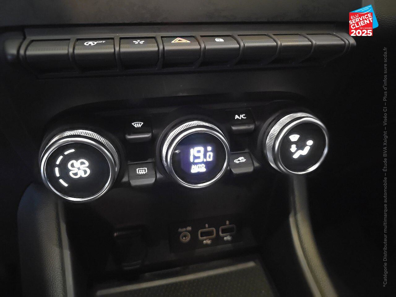 Véhicule d'occasion RENAULT CAPTUR 1.3 TCE 130CH FAP INTENS EDC chez Opel Bar le Duc