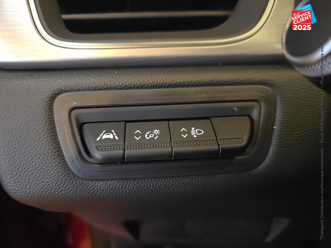Véhicule d'occasion RENAULT CAPTUR 1.3 TCE 130CH FAP INTENS EDC chez Opel Bar le Duc