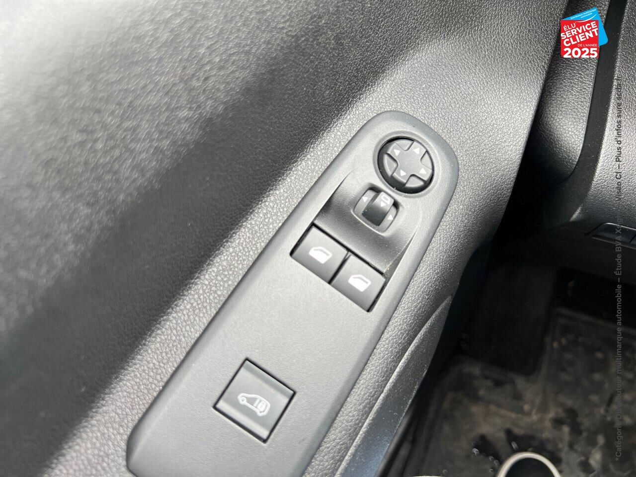 Véhicule d'occasion PEUGEOT PARTNER STANDARD 650KG BLUEHDI 130CH S/S ASPHALT EAT8 CARPLAY chez Renault Saint-Louis