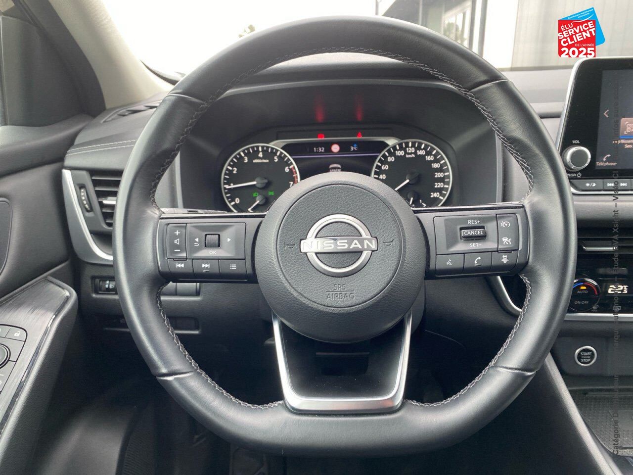 Véhicule d'occasion NISSAN QASHQAI 1.3 MILD HYBRID 140CH BUSINESS EDITION 2022 CAMERA chez Toyota Bar le Duc