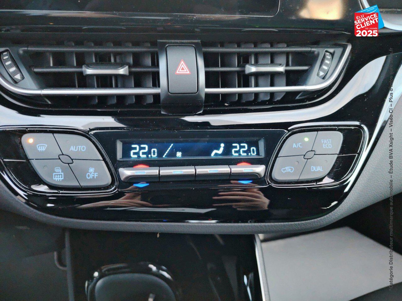 Véhicule d'occasion TOYOTA C-HR 1.8 HYBRIDE 122CH DESIGN E-CVT CAMERA chez Toyota Sarreguemines