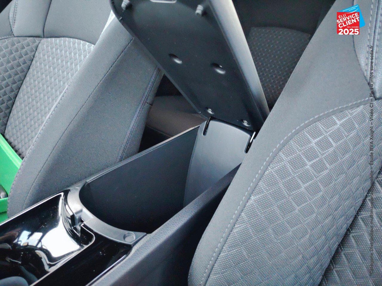 Véhicule d'occasion TOYOTA C-HR 1.8 HYBRIDE 122CH DESIGN E-CVT CAMERA chez Toyota Sarreguemines