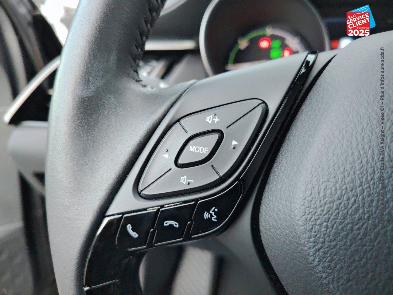 Véhicule d'occasion TOYOTA C-HR 1.8 HYBRIDE 122CH DESIGN E-CVT CAMERA chez Toyota Sarreguemines