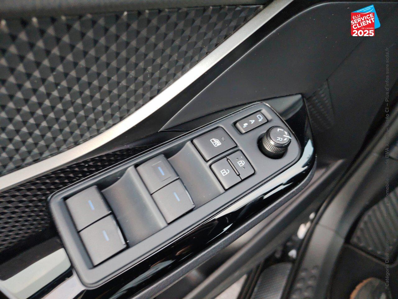 Véhicule d'occasion TOYOTA C-HR 1.8 HYBRIDE 122CH DESIGN E-CVT CAMERA chez Toyota Sarreguemines
