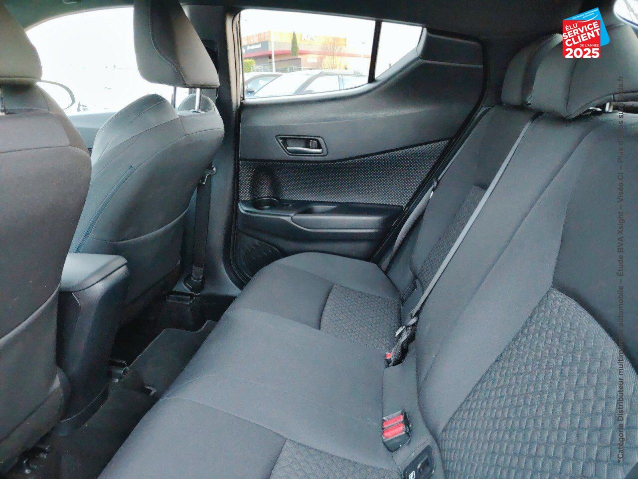 Véhicule d'occasion TOYOTA C-HR 1.8 HYBRIDE 122CH DESIGN E-CVT CAMERA chez Toyota Sarreguemines