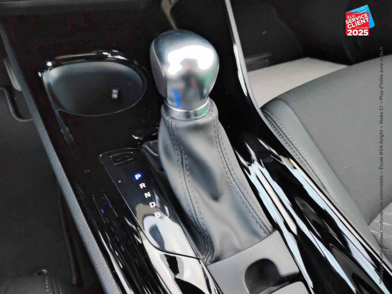 Véhicule d'occasion TOYOTA C-HR 1.8 HYBRIDE 122CH DESIGN E-CVT CAMERA chez Toyota Sarreguemines